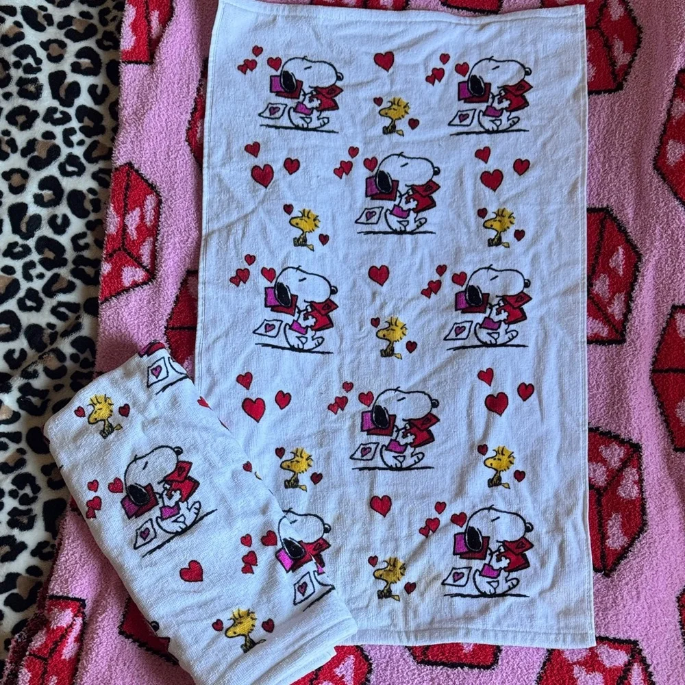 2 Valentine’s Day Snoopy and Woodstock Towel Set